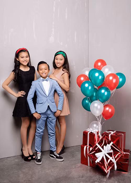 Sau khi được nhận làm con nuôi của Phi Nhung, Tuyết Nhung được đầu tư nhiều hơn cũng như rèn luyện về giọng hát. 