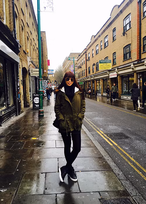 Năm ngoái, siêu mẫu 8x cũng đã đón mừng Giáng sinh cùng “một nửa” của mình ở nước Anh. (Ảnh: Facebook nhân vật)