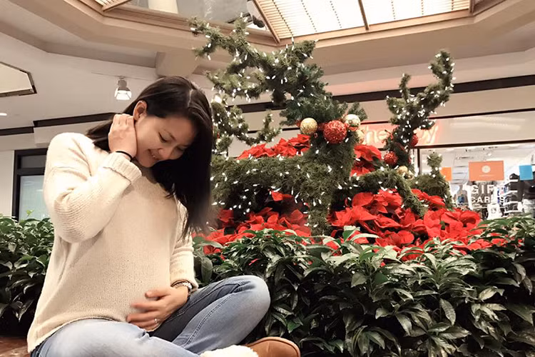 Năm nay, diễn viên Lan Ngọc đón Noel ở Mỹ cùng ông xã là diễn viên Thanh Bình. (Ảnh: Facebook nhân vật)