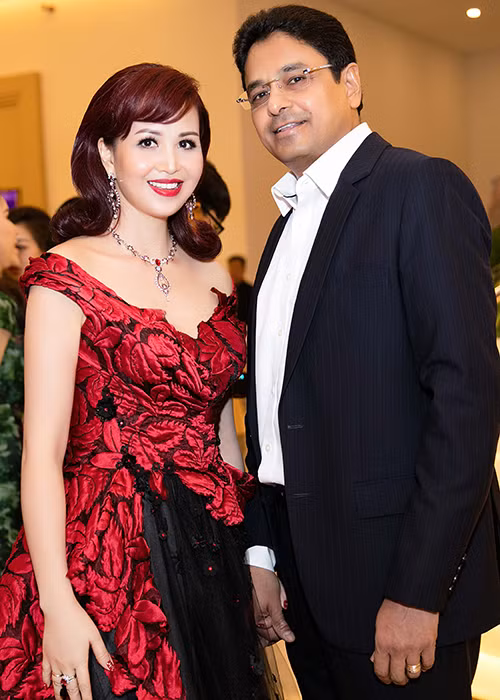 Hoa hau Dieu Hoa duoc chong ngoai quoc ho tong den su kien-Hinh-2