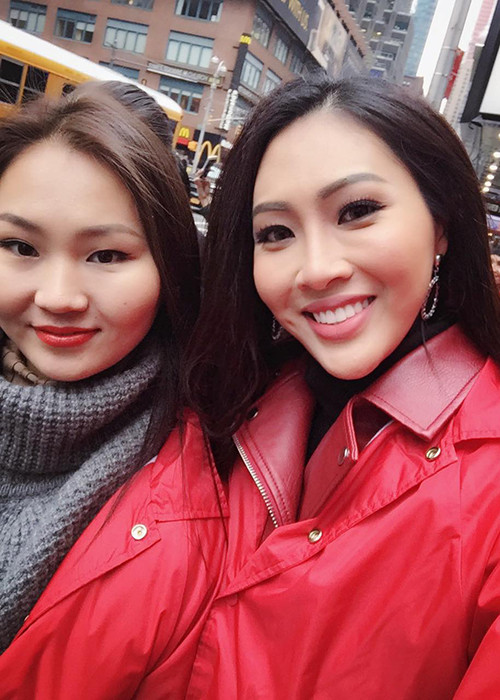 Đại diện Việt Nam luôn giữ được vẻ tươi tắn trong các hoạt động ngoài trời. (Ảnh: Facebook Diệu Ngọc) 