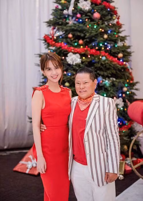 Theo chia sẻ của tỷ phú Hoàng Kiều, trong thời gian tới, ông cũng sẽ tham gia các chương trình từ thiện tại Việt Nam cùng bạn gái. (Ảnh: Facebook Ngọc Trinh)