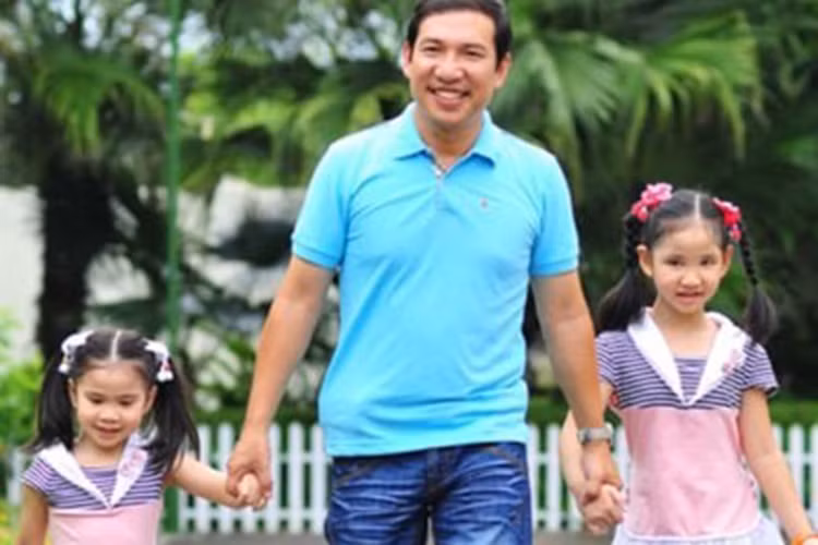 Chia sẻ về người bạn đời, “Táo Kinh Tế” khen vợ vừa đẹp người đẹp nết. Cô luôn vun vén gia đình mà không hề than vãn để chồng có thể yên tâm hoạt động nghệ thuật ở ngoài xã hội. (Ảnh: Zing News) 