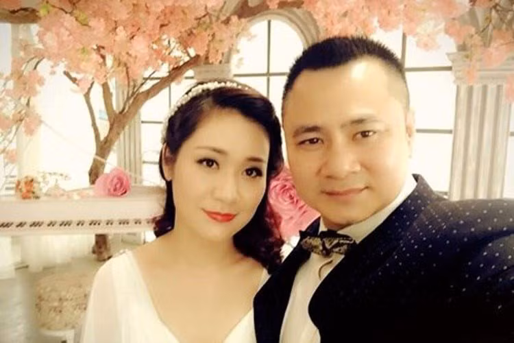 Cùng với nghệ sĩ Chí Trung, danh hài Tự Long cũng là gương mặt quen thuộc của chương trình “Táo quân”. Sau cuộc hôn nhân đầu tiên không trọn vẹn, Tự Long đã tái hôn vào tháng 5/2015. (Ảnh: Facebook nhân vật) 