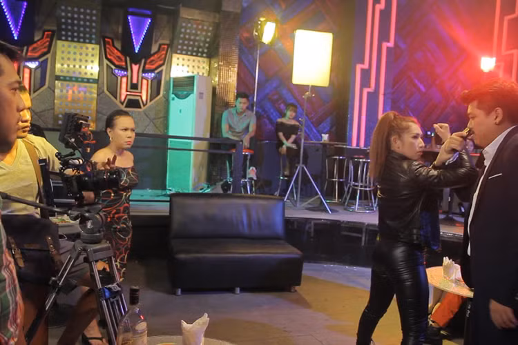 Viet Huong dong phim ca nhac cung em gai xinh dep-Hinh-8