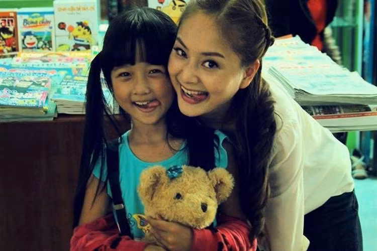 Năm 5-6 tuổi, Thanh Mỹ bén duyên diễn xuất. Cô bé từng xuất hiện trong các clip quảng cáo và đóng những vai diễn nhỏ trong bộ phim điện ảnh “Âm mưu giày gót nhọn", "Cô dâu đại chiến 2". (Ảnh: Facebook nhân vật)