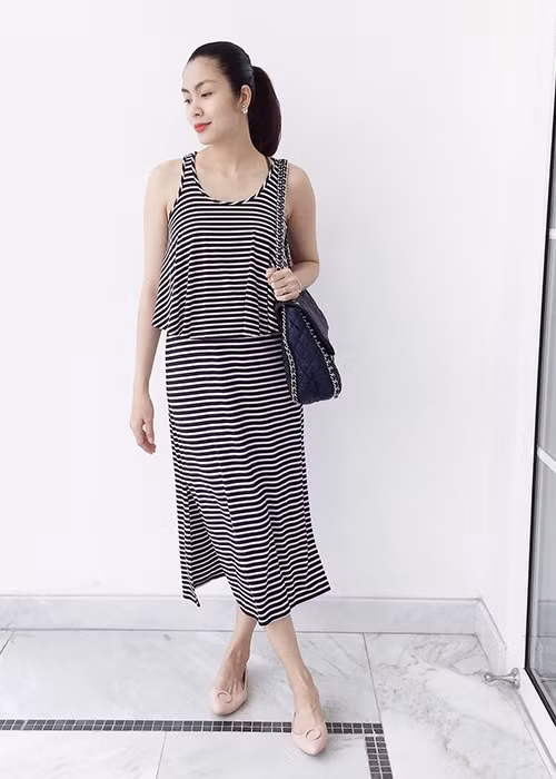 Ngoài ra, Tăng Thanh Hà còn thường xuyên đi dép bệt khiến nhiều người càng nghi ngờ cô mang thai. (Ảnh: Instagram nhân vật) 