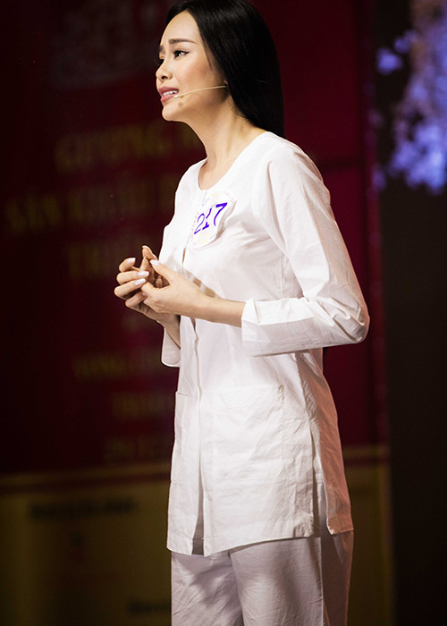 Nhân vật của Sella Trương còn hóa điên dại vì bị người khác cướp mất đi đứa con khi vừa mới sinh.