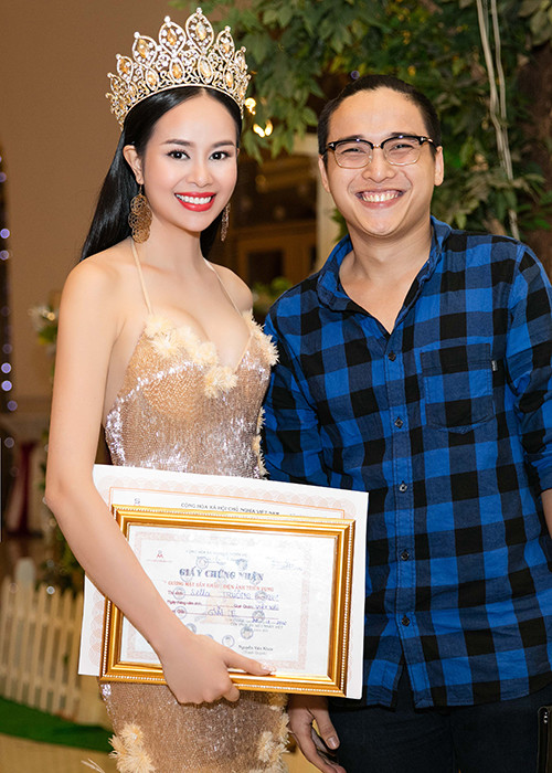 Hiện tại, người đẹp sinh năm 1992 đang theo học ngành quản lý nhà hàng khách sạn tại một trường đại học ở Mỹ.