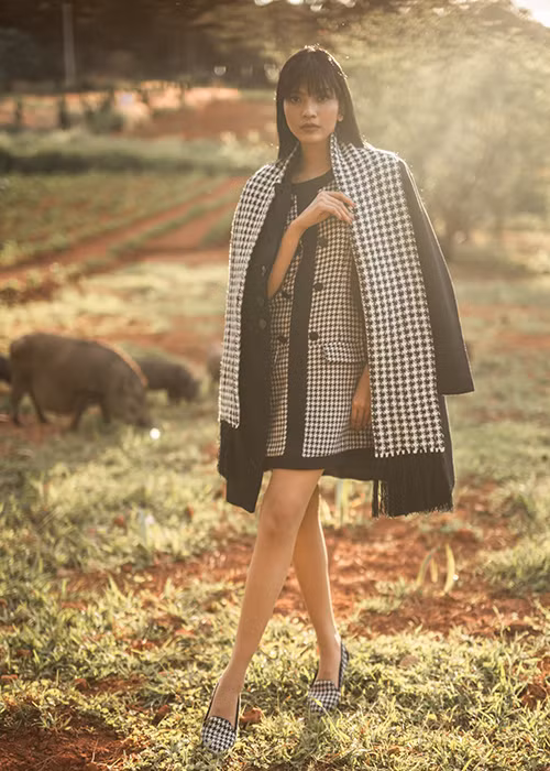 Bộ ảnh Trương Thị May thêm phần lãng mạn nhờ ráng chiều cuối năm ở Đà Lạt thơ mộng.