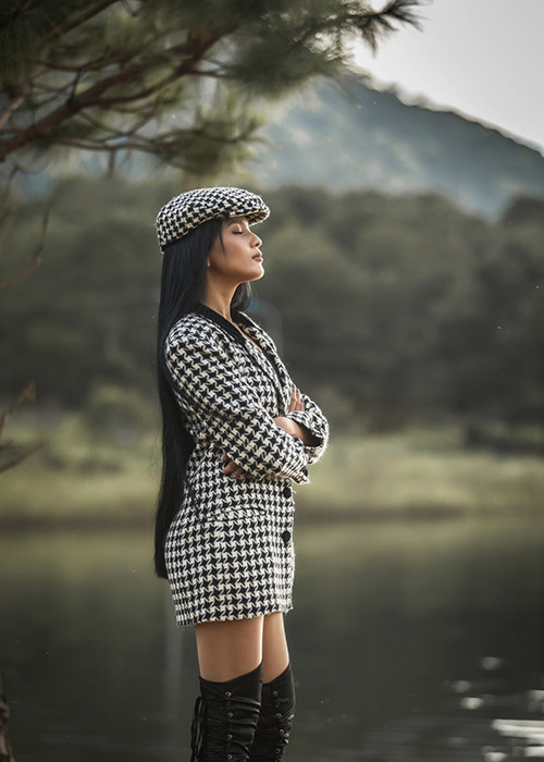 Người đẹp thực sự đắm chìm vào cảnh sắc thiên nhiên của Đà Lạt vào những ngày cuối năm.