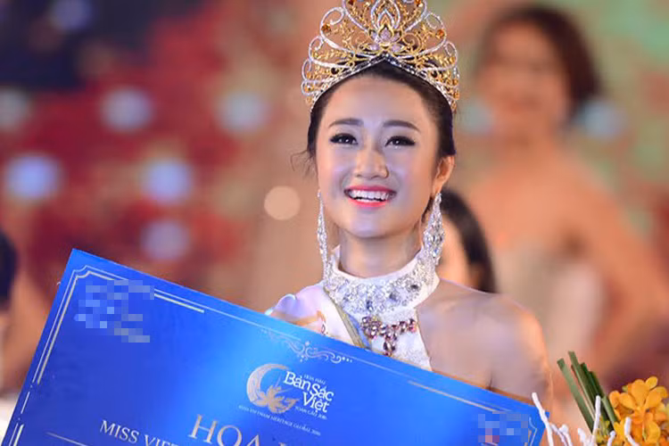 Vượt qua 38 nhan sắc xinh đẹp khác, Trần Thị Thu Ngân đăng quang cuộc thi Hoa hậu bản sắc Việt toàn cầu 2016. (Ảnh: Lao động) 