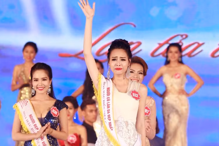 Tháng 5/2016, tại cuộc thi Hoa hậu Biển Việt Nam 2016, Phạm Thùy Trang là người đẹp được xướng tên ở vị trí cao nhất. (Ảnh: VTV) 