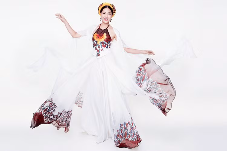 Trước khi trở thành Hoa khôi Áo dài Việt Nam 2016, Diệu Ngọc từng lọt top 10 cuộc thi Hoa hậu Hoàn Vũ Việt Nam 2015. (Ảnh: Công Lý) 