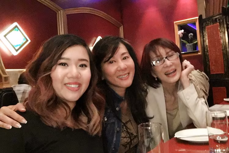 MC Kỳ Duyên chính là cô con gái duy nhất của bà Tuyết Mai với ông Nguyễn Cao Kỳ - Phó Tổng thống của chính quyền cũ tại Sài Gòn. (Ảnh: Facebook MC Kỳ Duyên) 