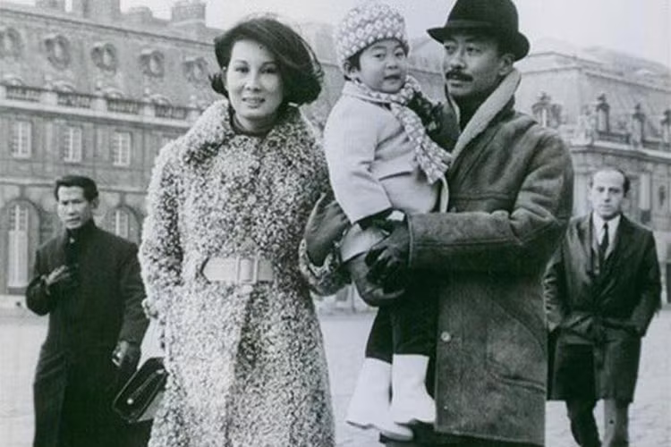 “Đi đâu thì đi, bay bổng khắp nơi trên thế giới nhưng mỗi khi về nhà với mẹ lại cảm thấy bé bỏng hồn nhiên và được cưng chiều”, nữ MC viết về mẹ. (Ảnh: Facebook MC Kỳ Duyên)