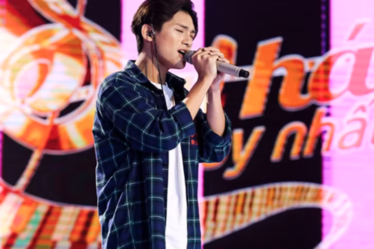 Sau Lê Thiện Hiếu, Phạm Trần Phương, Đoàn Thế Lân là gương mặt gây chú ý ở Sing My Song với bài hát tự sáng tác mang tên “Và tôi đi”. (Ảnh: Dân Việt)