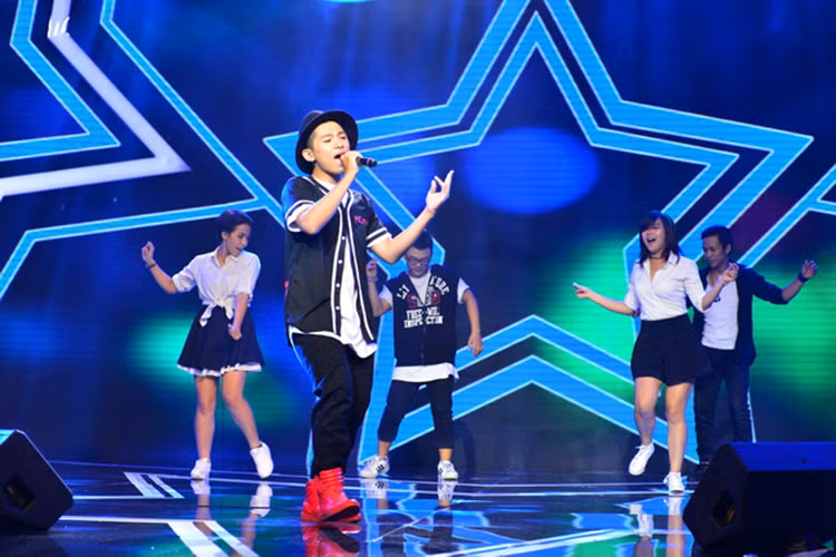 Rời sân chơi The Voice Kids 2014, học trò Lam Trường ngày càng tự tin trên sân khấu. (Ảnh: Vnmedia)