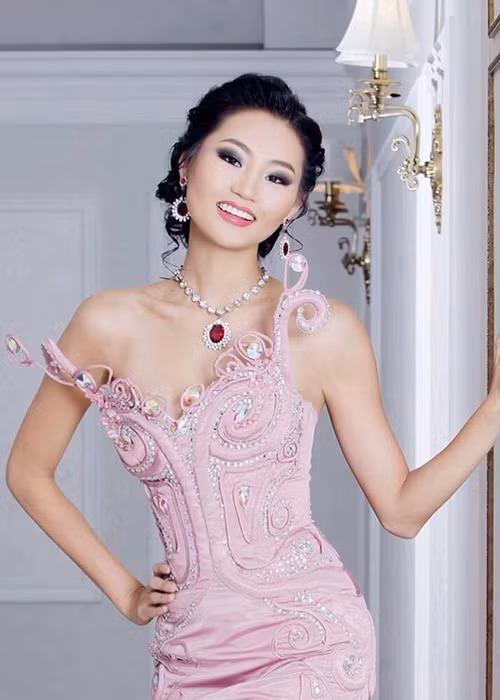 Doi thu dang gom cua Dieu Ngoc tai Hoa hau The gioi 2016-Hinh-10