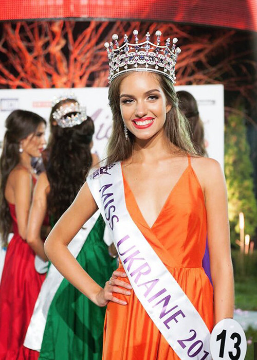 Doi thu dang gom cua Dieu Ngoc tai Hoa hau The gioi 2016-Hinh-4