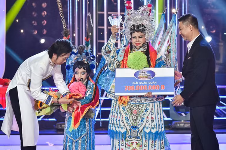 Cặp đôi giành chiến thắng với phần thưởng 700 triệu đồng. Nữ nghệ sĩ hài mếu máo khi chạm đến cúp chiến thắng, đánh dấu sự nghiệp sau hơn 2 năm về nước hoạt động.