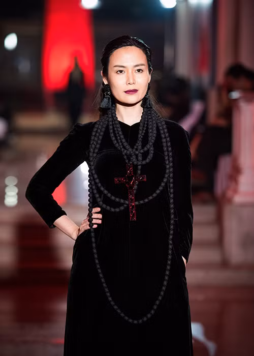 Dù đã qua hai lần sinh nở nhưng Hoa hậu Việt Nam 1994 vẫn giữ được vóc dáng thon gọn. 