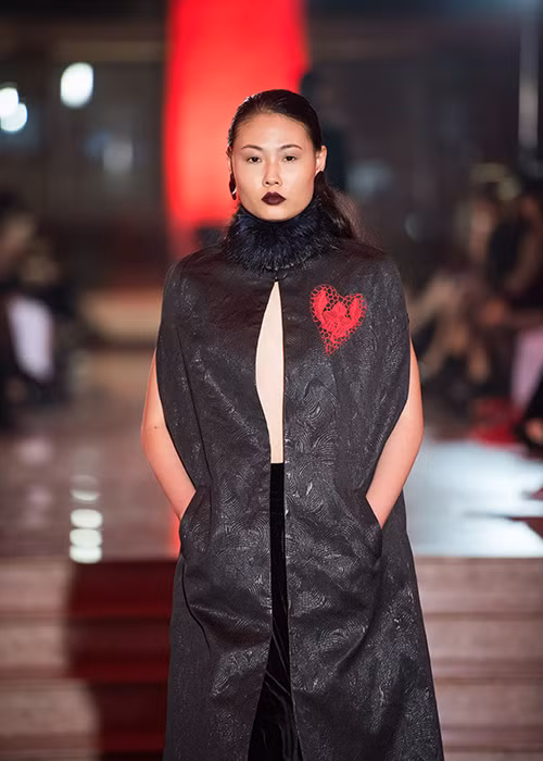 Sau một thời gian thực hiện thiên chức làm mẹ, Mai Giang đã trở lại với các hoạt động thời trang. 