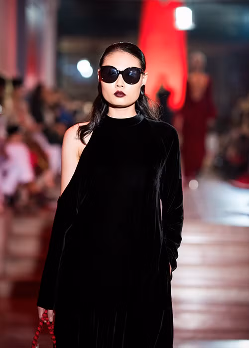 Cùng với Hoa hậu Thu Thủy, Mai Giang - Quán quân Vietnam’s Next Top Model 2012 cũng tái xuất. 