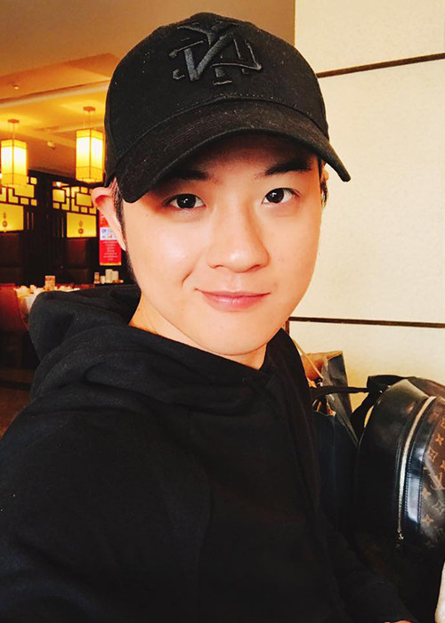 Từ ngày 28 đến ngày 31/12, Thanh Duy tham gia biểu diễn tại các chương trình ở Phan Thiết, Long Xuyên, Sài Gòn và Đà Nẵng. Lịch diễn trong tháng 1/2017 của anh cũng rất dày đặc. (Ảnh: Facebook nhân vật)