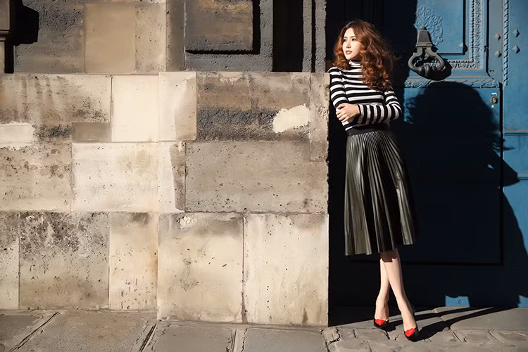 Trước đó, người đẹp sinh năm 1993 cũng đã được mời làm MC chính thức cho một chương trình truyền hình dài kì. 