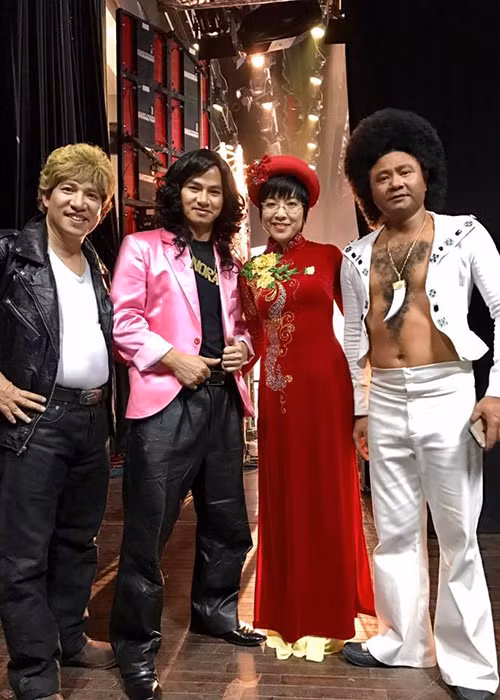 Hai nghệ sĩ: Xuân Bắc và Quang Thắng lại vào vai 2 thành viên của ban nhạc Modern Talking. (Ảnh: Facebook MC Thảo Vân)