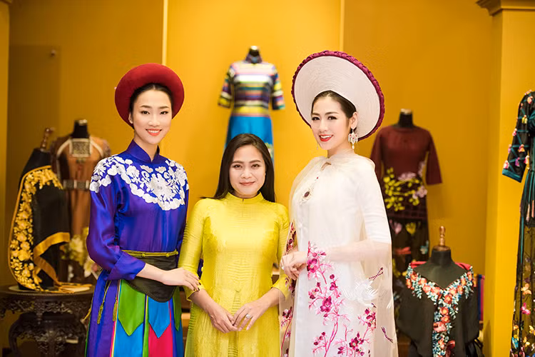 Á hậu 1 cuộc thi Hoa hậu Việt Nam 2012 tự tin đọ sắc cùng người đẹp Phạm Thủy Tiên.