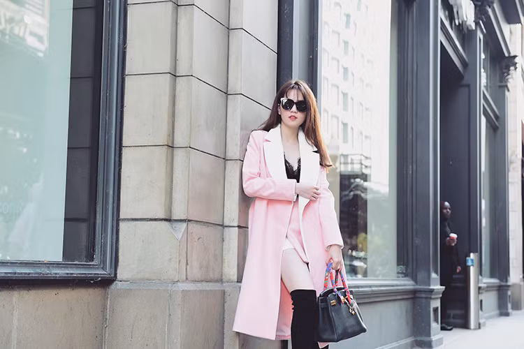 Gu thoi trang cua Ngoc Trinh khi sang My gap ban trai-Hinh-12