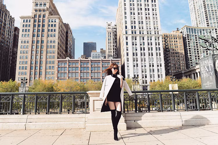 Gu thoi trang cua Ngoc Trinh khi sang My gap ban trai-Hinh-3