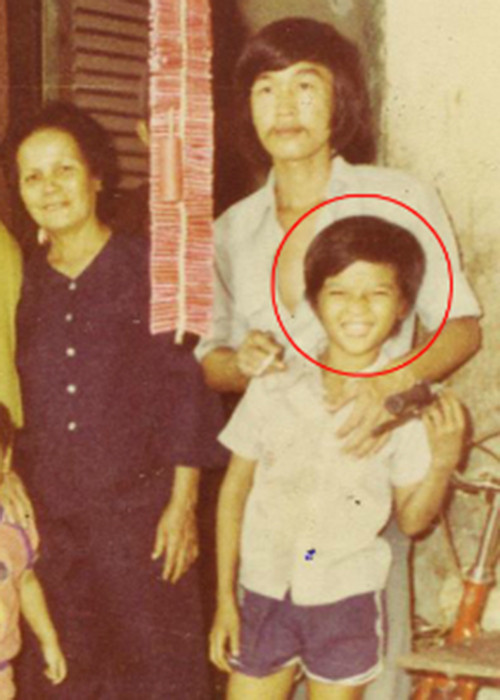 Đàm Vĩnh Hưng từng kể, anh đã trải qua một tuổi thơ nhiều sóng gió. Sau chiến tranh, bố anh trở về sống với vợ cả khiến Mr Đàm và mẹ phải tha phương cầu thực nhiều nơi. (Ảnh: Thế giới văn hóa)