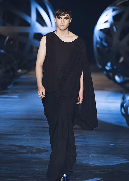 Được biết, khi giới thiệu các bộ sưu tập mới, nam thiết kế 8x luôn dành một khoảng riêng cho các đấng mày râu qua một bộ tập sưu tập riêng lẻ.