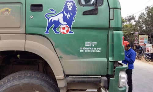 Thanh Hoa: Xe ho vo nghien nat thanh nien di xe may-Hinh-3