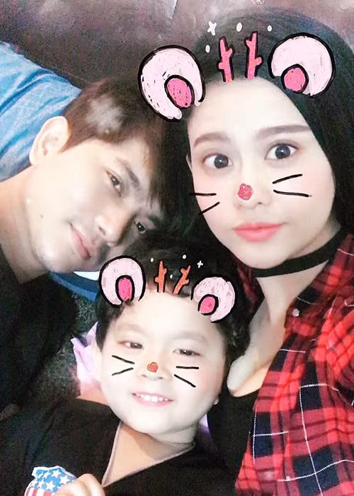  Trương Quỳnh Anh và Tim cũng nảy sinh nhiều mâu thuẫn nhưng cuối cùng cặp đôi đã hàn gắn. Vào tháng 8/2016, Tim đã bất ngờ cầu hôn vợ. Đám cưới của cặp đôi dự đoán sẽ diễn ra trong thời gian tới. (Ảnh: Facebook nhân vật)