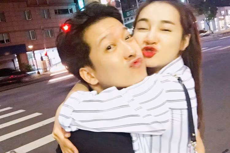 Nhã Phương từng tâm sự gia đình hai bên hết mực ủng hộ mối quan hệ tình cảm của cô và Trường Giang. Đặc biệt, gia đình Nhã Phương luôn thúc giục con gái sớm kết hôn. Đám cưới của cô có thể sẽ diễn ra vào năm 2017. (Ảnh: Facebook nhân vật)