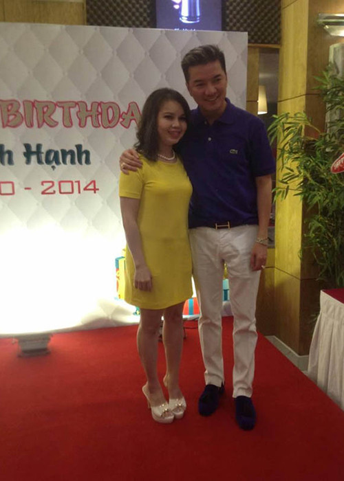 Em gái Đàm Vĩnh Hưng luôn âm thầm ủng hộ anh trai trong sự nghiệp khi thường xuyên có mặt trong các buổi diễn của Mr Đàm. (Ảnh: Kul News) 