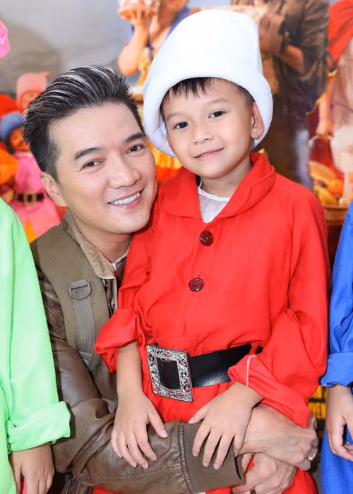 Dieu it biet ve nhung nguoi than cua Dam Vinh Hung-Hinh-13