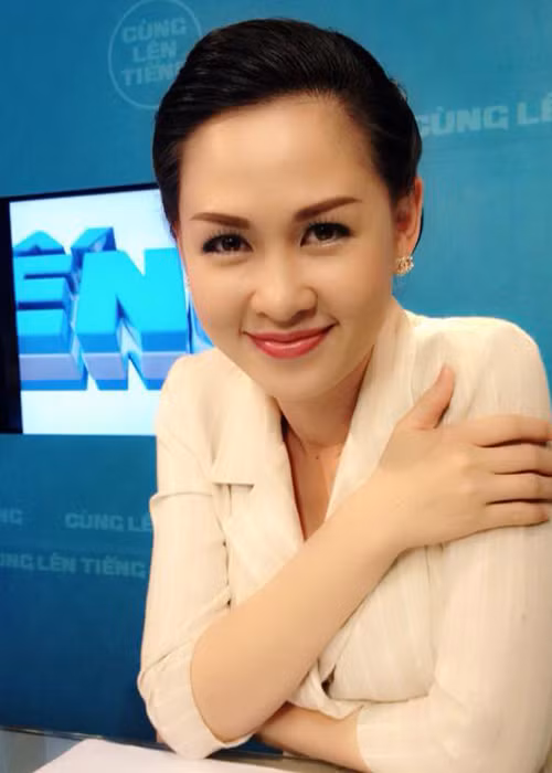 Chan dung BTV sap roi ban tin Thoi su 19h VTV1-Hinh-4
