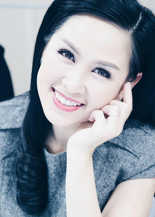 Nữ biên tập viên từng chia sẻ, có rất nhiều sức ép khi đảm nhận vị trí dẫn chương trình bản tin Thời sự 19h VTV1. (Ảnh: Facebook nhân vật) 