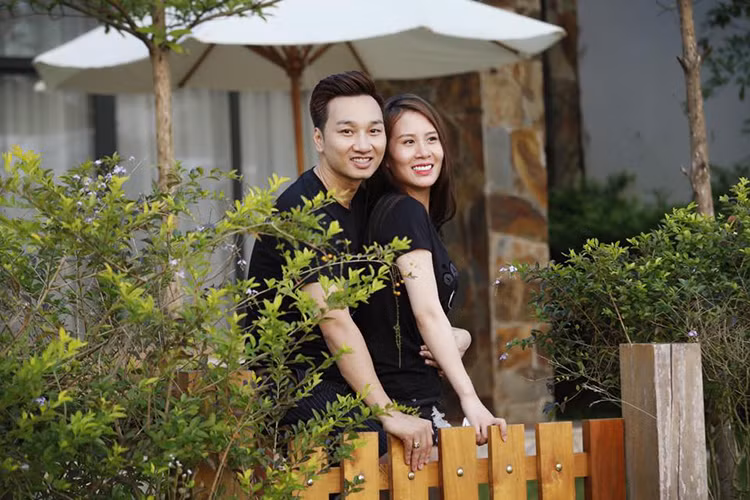 Sau khi chia tay vợ cũ Thu Phượng, Thành Trung công khai chuyện tình cảm với Ngọc Hương vào tháng 7/2013. (Ảnh: Facebook nhân vật) 