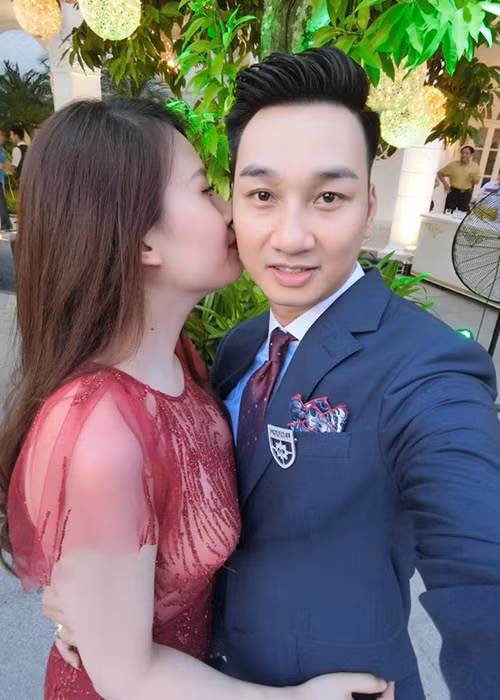 Khoảng thời gian đầu mới công khai, Thành Trung và Ngọc Hương đã trải qua không ít sóng gió với vợ cũ của nam MC. (Ảnh: Facebook nhân vật) 