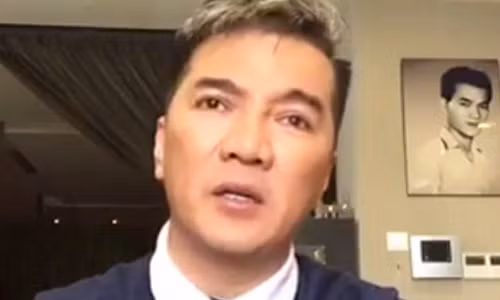 Dam Vinh Hung phoi bay chuyen chan dong ve me ruot