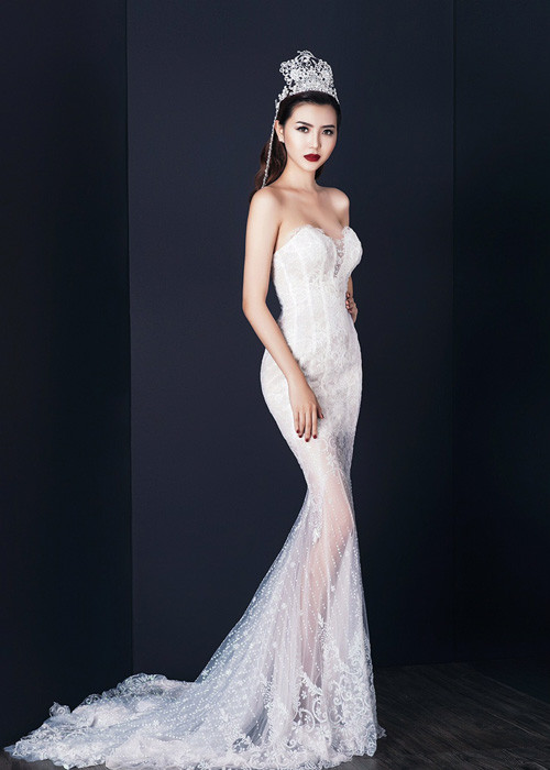 Trong bộ ảnh mới, Ngọc Duyên diện những bộ đầm dạ hội sang trọng của NTK Anh Thư. 