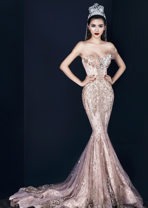 Nữ hoàng Sắc đẹp Toàn cầu 2016 đang muốn hướng tới hình ảnh đa năng với khả năng làm MC, diễn viên và gương mặt quảng cáo. 