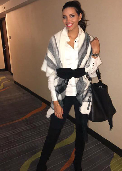 Trong đêm chung kết Hoa hậu Thế giới 2016, cô đã có phần ứng xử thông minh trước câu hỏi: “Nếu thay đổi một điều, bạn muốn thay đổi điều gì?". (Ảnh: Facebook nhân vật)