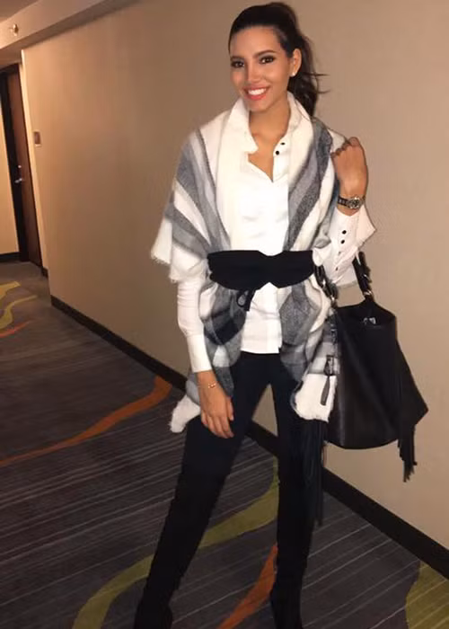 Trong đêm chung kết Hoa hậu Thế giới 2016, cô đã có phần ứng xử thông minh trước câu hỏi: “Nếu thay đổi một điều, bạn muốn thay đổi điều gì?". (Ảnh: Facebook nhân vật)